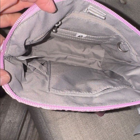 NWT, Baggallini modern pocket crossbody in an adorable pink print . - Picture 8 of 8